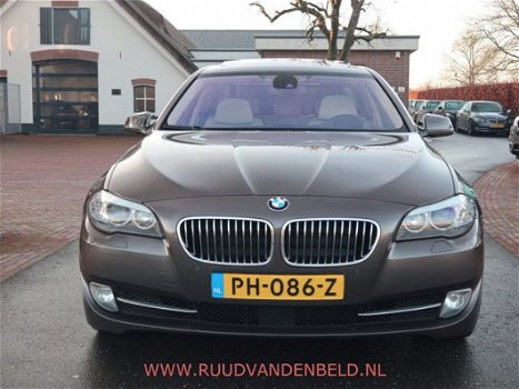 BMW 5-serie - 530XD ADAPCRUISE/HEADUP/PANO/SOFTCLOSE/KEYLESS - 1