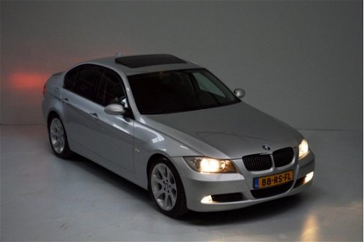 BMW 3-serie - 325i 218pk High Execuitve automaat 6-Cilinder/Org-NL/NAP/Schuifdak/Leer/Groot-Navigati - 1