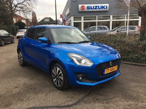 Suzuki Swift - 1.2 Stijl navigatie, cruise controle, climate control, two-tone velgen, stoelverwarmi - 1