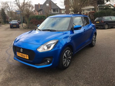 Suzuki Swift - 1.2 Stijl navigatie, cruise controle, climate control, two-tone velgen, stoelverwarmi - 1