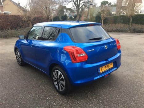 Suzuki Swift - 1.2 Stijl navigatie, cruise controle, climate control, two-tone velgen, stoelverwarmi - 1