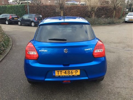 Suzuki Swift - 1.2 Stijl navigatie, cruise controle, climate control, two-tone velgen, stoelverwarmi - 1