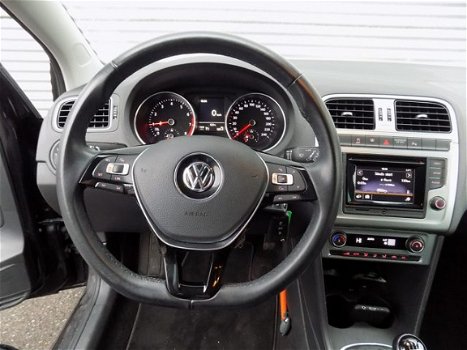 Volkswagen Polo - 1.2 TSI 90pk Highline climatronic cruise control parkeersensoren v+a - 1