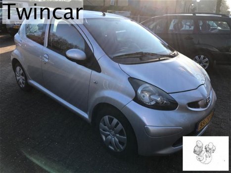 Toyota Aygo - 1.0 12v VVT-i + 5-DRS AIRCO NAP - 1