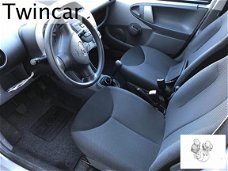 Toyota Aygo - 1.0 12v VVT-i + 5-DRS AIRCO NAP