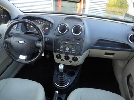 Ford Fiesta - 1.4-16V Ghia -5DRS.-AIRCO-TREKHAAK-VOORRUITVERWARMING-RADIO/CD/AUX - 1