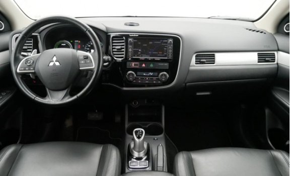 Mitsubishi Outlander - 2.0 PHEV Executive Edition, Automaat, Leder, Navigatie - 1