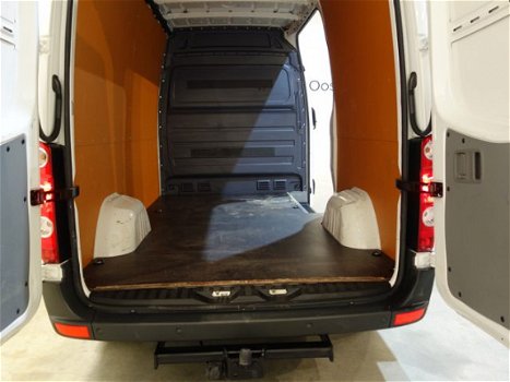 Volkswagen Crafter - 35 2.0 TDI 140 PK L2H2 / Airco / Cruise Control / Navigatie / Trekhaak / PDC / - 1