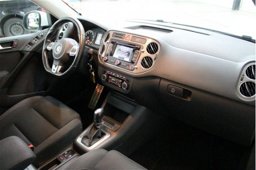 Volkswagen Tiguan - 2.0 TSI R-Line 4-Motion Panoramadak | Navigatie | trekhaak | Alarm | - 1