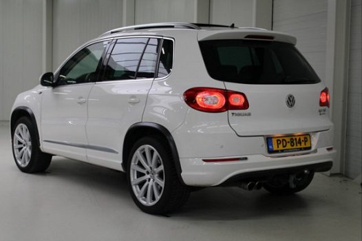 Volkswagen Tiguan - 2.0 TSI R-Line 4-Motion Panoramadak | Navigatie | trekhaak | Alarm | - 1