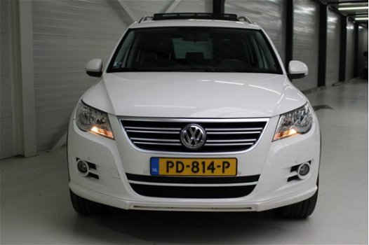 Volkswagen Tiguan - 2.0 TSI R-Line 4-Motion Panoramadak | Navigatie | trekhaak | Alarm | - 1