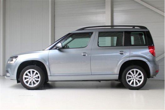 Skoda Yeti - 1.2 TSI Greentech Active Navigatie | Parkeersensoren | Lichtmetalen velgen | - 1