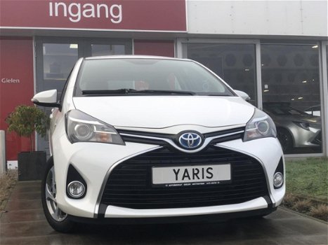 Toyota Yaris - 1.5 Full Hybrid Trend | Navigatie, LM Velgen, Mistlampen - 1