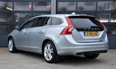 Volvo V60 - 2.4 D6 AWD Plug-In Hybrid Pure Limited * SCHUIFDAK * CAMERA * KEY-LESS GO