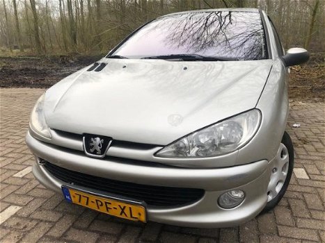 Peugeot 206 - 1.4-16V Gentry 2004/CLIMA/5-DEURS/APK 11-'20/NAP/ - 1