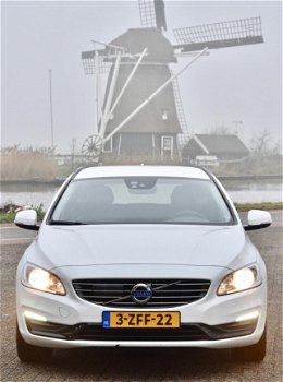 Volvo V60 - 2.4 D6 AWD Plug-In Hybrid Momentum Dealer auto - 1
