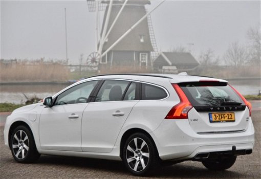 Volvo V60 - 2.4 D6 AWD Plug-In Hybrid Momentum Dealer auto - 1