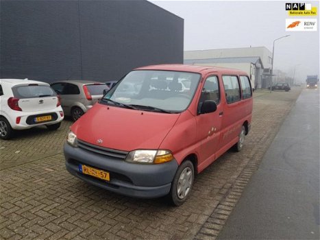 Toyota HiAce - 2.4i Benzine 9 persoons uitvoering - 1