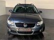 Volkswagen Passat Variant - 1.4 TSI Highline BlueMotion Navigatie//Panoramadak//2X Pdc//Half leder - 1 - Thumbnail