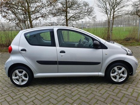 Toyota Aygo - 1.0-12V - GRIJS -5 DEURS - GOED ONDERHOUDEN - 1