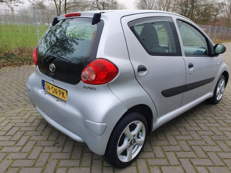 Toyota Aygo - 1.0-12V - GRIJS -5 DEURS - GOED ONDERHOUDEN - 1