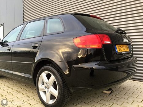 Audi A3 Sportback - 1.6 Attraction / CLIMA / CRUISE / 6BAK - 1