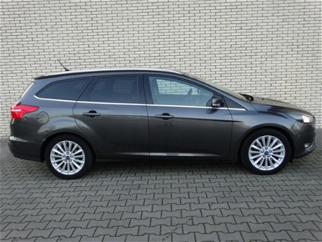 Ford Focus - 1.5 TURBO 150PK TITANIUM WG NAVI / TREKHAAK / PRIVACY GLASS / SYNC - 1