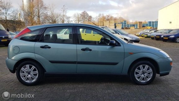 Ford Focus - 1.4-16V 5D # APK 10-2020 / Distri vv / trekhaak / Goede banden - 1