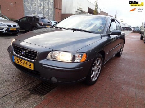 Volvo S60 - 2.4 Edition II Clima, PDC, Half/LederCruise control - 1