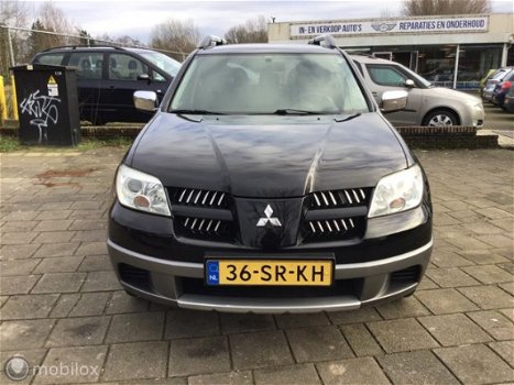 Mitsubishi Outlander - 2.0 Invite plus - 1