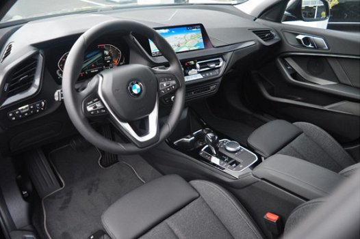 BMW 1-serie - 118i Executive Edition Sport Line Aut. Verwacht: April 2020 - 1