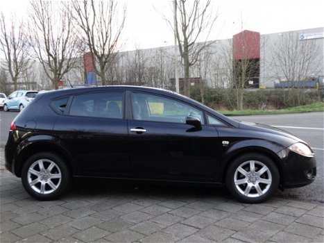 Seat Leon - 2.0 FSI Businessline - CLIMATE CONTROL - APK 7-2020 - NAVI - MULTI-STUUR - 5 DEURS - 1