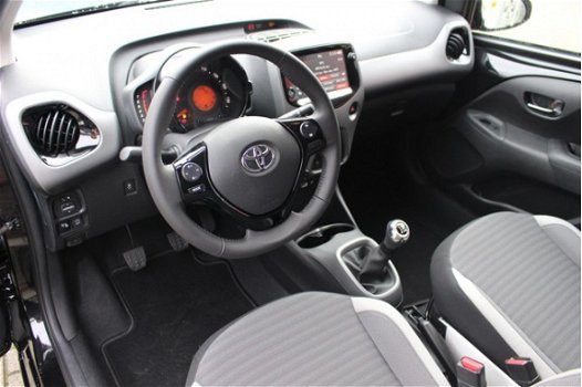 Toyota Aygo - 5-DEURS X-JOY LMV APPLE CARPLAY / ANDROID AUTO - 1