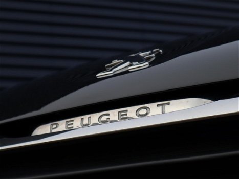 Peugeot 2008 - 1.2 PureTech 82pk Blue Lion| Navigatie| Parkeersensoren| Airco - 1