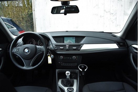 BMW X1 - sDrive20i | PANO-DAK | NAVI | XENON | NL-AUTO - 1