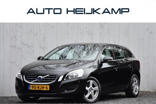 Volvo V60 - 2.0T 203 PK Momentum | Navi | Trekhaak | Dealeronderhouden - 1