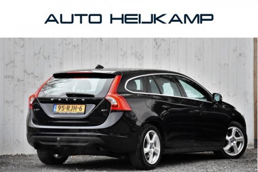 Volvo V60 - 2.0T 203 PK Momentum | Navi | Trekhaak | Dealeronderhouden - 1