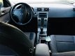 Volvo V50 - 2.0 D / CRUISE/ AIRCO/ TREKHAAK/ NETTE AUTO/ MASSAVLIEGWIEL MOET GEREPAREERD WORDEN - 1 - Thumbnail