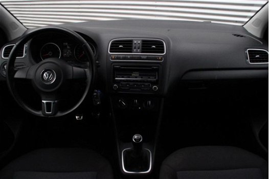 Volkswagen Polo - 1.4-16V Highline Style Sport 5 deurs (PANORAMADAK, STOELVERWARMING, SPORTSTOELEN, - 1