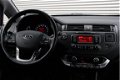 Kia Rio - 1.2 CVVT Super Pack Sport (CRUISE, CLIMATE, TELEFOON, PDC, 17 INCH, LED, NIEUWSTAAT) - 1 - Thumbnail