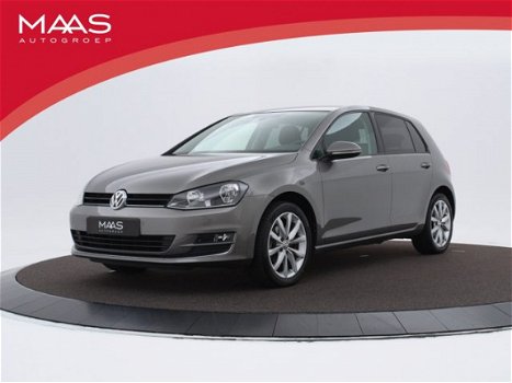 Volkswagen Golf - 1.2 Tsi 105pk Highline | Navigatie | Camera | P-Sensoren | Trekhaak | - 1