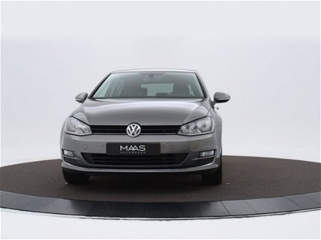 Volkswagen Golf - 1.2 Tsi 105pk Highline | Navigatie | Camera | P-Sensoren | Trekhaak | - 1