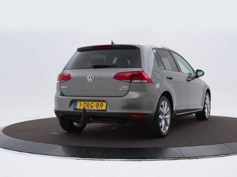 Volkswagen Golf - 1.2 Tsi 105pk Highline | Navigatie | Camera | P-Sensoren | Trekhaak | - 1