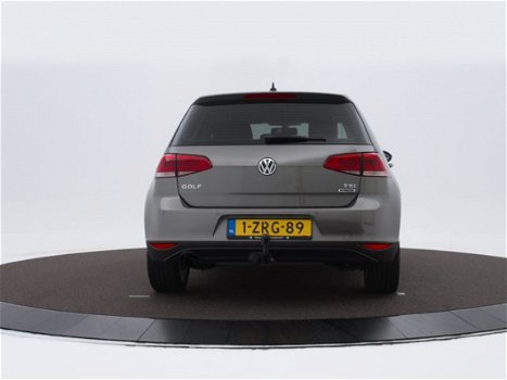 Volkswagen Golf - 1.2 Tsi 105pk Highline | Navigatie | Camera | P-Sensoren | Trekhaak | - 1