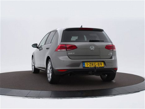 Volkswagen Golf - 1.2 Tsi 105pk Highline | Navigatie | Camera | P-Sensoren | Trekhaak | - 1