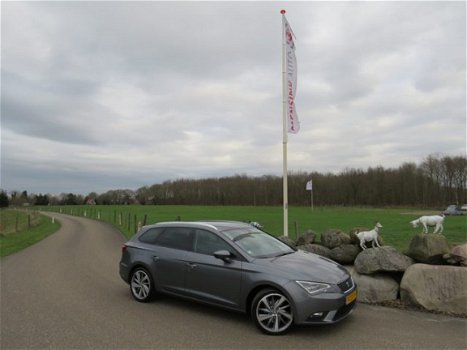 Seat Leon ST - 1.6 TDI Sport LED HALF LEER 1e EIGENAAR NAVI ECC CRUISE - 1