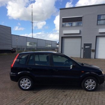 Ford Fusion - 1.4 TDCI TREND Nette en goed rijdende auto(parkeer deukje op achterklep) - 1