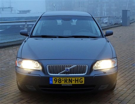 Volvo V70 - 2.4 Momentum 170pk Navi Bijna Youngtimer - 1