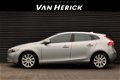 Volvo V40 - 1.6 D2 Momentum / Navi / Cruise / Airco - 1 - Thumbnail