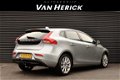 Volvo V40 - 1.6 D2 Momentum / Navi / Cruise / Airco - 1 - Thumbnail